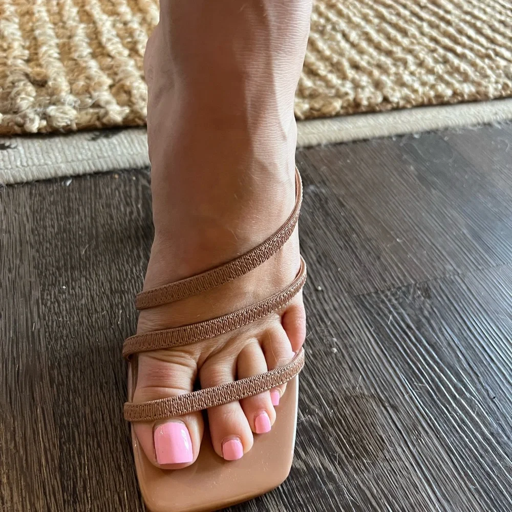 steve madden tan heels - Picture 3 of 5